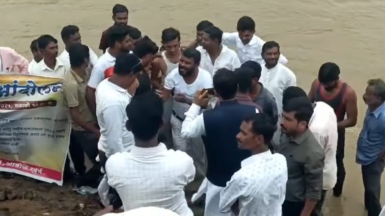 Buldhana Shocker: मुआवजे की मांग को लेकर आंदोलन कर रहे किसान ने नदी में लगाई छलांग, बुलढाना जिले का वीडियो आया सामने; VIDEO