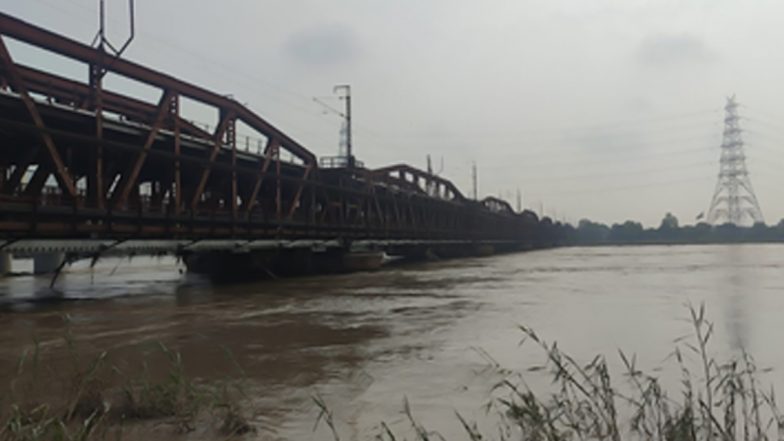 Noida Heavy Rains: यमुना का जलस्तर बढ़ा, डूब क्षेत्र में बाढ़ का खतरा, इस हफ्ते भी जारी रहेगी बारिश