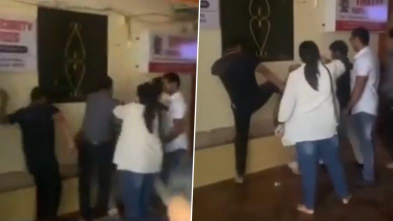 Nashik: मराठी महिला को फ्लैट खाली करने के लिए परेशान किया और बदसलूकी की, MNS कार्यकर्ताओं ने शख्स को जमकर पीटा, नाशिक का वीडियो आया सामने; VIDEO
