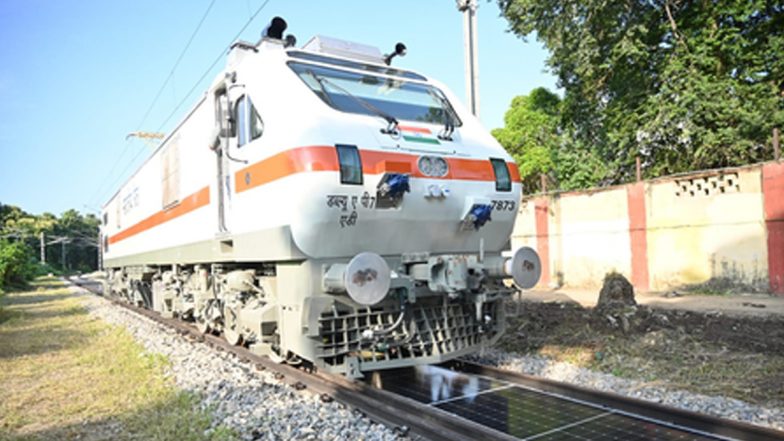 Solar Panel On Rail Track: भारत का पहला 'रिमूवेबल सोलर पैनल सिस्टम' रेलवे ट्रैक्स के बीच हुआ स्थापित