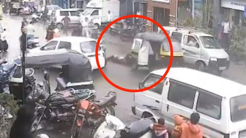 Satara Hit-and-Drag Case: नशे में धुत ऑटोरिक्शा चालक ने कई वाहनों को टक्कर मारने के बाद महिला कांस्टेबल को घसीटा, मामला दर्ज (देखें वीडियो)