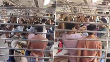 Fight in Mumbai Local: विरार-दहानू लोकल बनी कुश्ती का अखाड़ा, सोशल मीडिया पर वायरल हुआ मारपीट वीडियो Fight in Mumbai Local: विरार-दहानू लोकल बनी कुश्ती का अखाड़ा, सोशल मीडिया पर वायरल हुआ मारपीट वीडियो