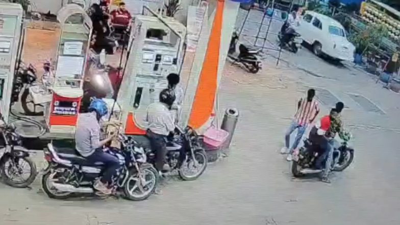Indore: बिना हेलमेट के पेट्रोल नहीं देने पर भड़के युवक, माचिस निकालकर पंप को जलाने की कोशिश की, इंदौर का वीडियो आया सामने; VIDEO