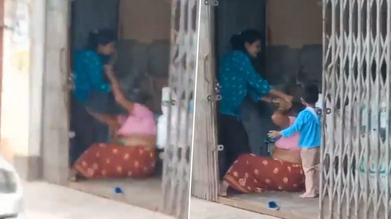 Etawah: इटावा में बहु ने बुजुर्ग सास को बुरी तरह पीटा, मारपीट का वीडियो आया सामने; VIDEO