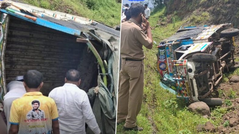 Khed Accident Video: पुणे के खेड में श्रद्धालुओं से भरी पिकअप वैन पलटी, 4 की मौत, कई घायल; हादसे का वीडियो देखकर आप हो जाएंगे विचलित!