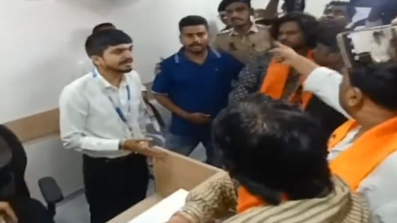 VIDEO: महाराष्ट्र के नागपुर में बैंक में घुसकर MNS कार्यकर्ताओं ने कर्मचारी के साथ की मारपीट, पुलिस वालों की मौजूदगी में जड़े थप्पड़