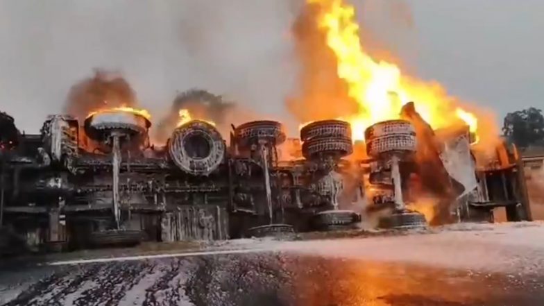 Mathura Fire News: यूपी के मथुरा में केमिकल से लदे ट्रक में लगी भीषण आग, धू-धूकर जलती आई नजर; देखें VIDEO