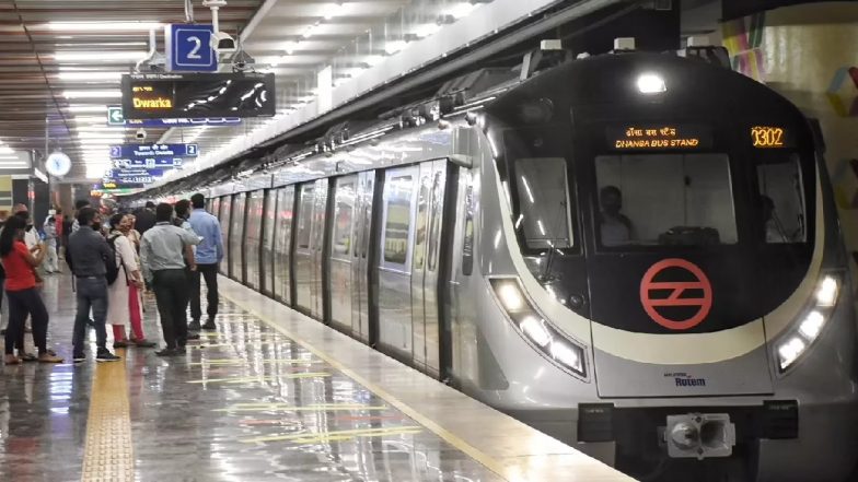 Delhi Metro Update: दिल्ली मेट्रो की येलो लाइन बाधित! ऑफिस-स्कूल पहुंचने में हुई भारी देरी, यात्रियों ने उठाए सवाल