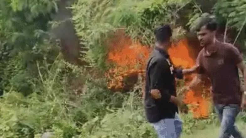 Surendranagar-Lakhtar Highway Accident: गुजरात के सुरेंद्रनगर में भीषण सड़क हादसा! दो कारों की आमने-सामने टक्कर, पांच लोग जिंदा जले