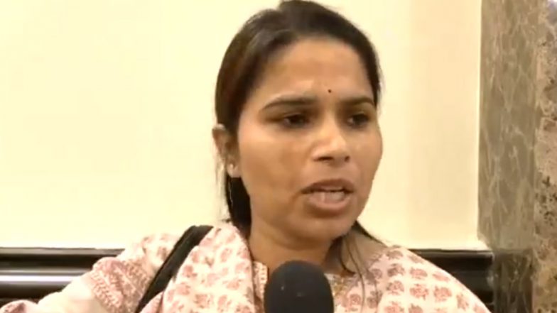 UP Pooja Pal News: पार्टी से निष्कासन पर भड़कीं विधायक पूजा पाल, समाजवादी पार्टी और अखिलेश यादव पर साधा निशाना; VIDEO
