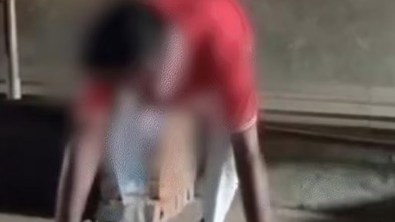Gorakhpur Shocker: गोरखपुर में छात्रों की हैवानियत, 8वीं क्लास के स्टूडेंट को बंधक बनाकर पीटा, फिर जबरन थूक चटवाया! वीडियो वायरल