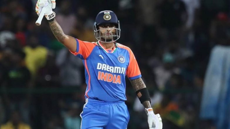 Suryakumar Yadav Stats vs Pakistan: टी20 इंटरनेशनल क्रिकेट में पाकिस्तान के खिलाफ कुछ ऐसा रहा हैं सूर्यकुमार यादव का प्रदर्शन, IND बनाम PAK मुकाबले से पहले देखें टीम इंडिया के कप्तान का रिपोर्ट कार्ड