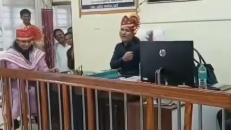 Nanded News: 'तेरा जैसा यार कहा', तहसीलदार ने विदाई समारोह के दौरान दफ्तर में लोगों के बीच गाया गाना, हुए सस्पेंड, जानें वायरल VIDEO की सच्चाई;