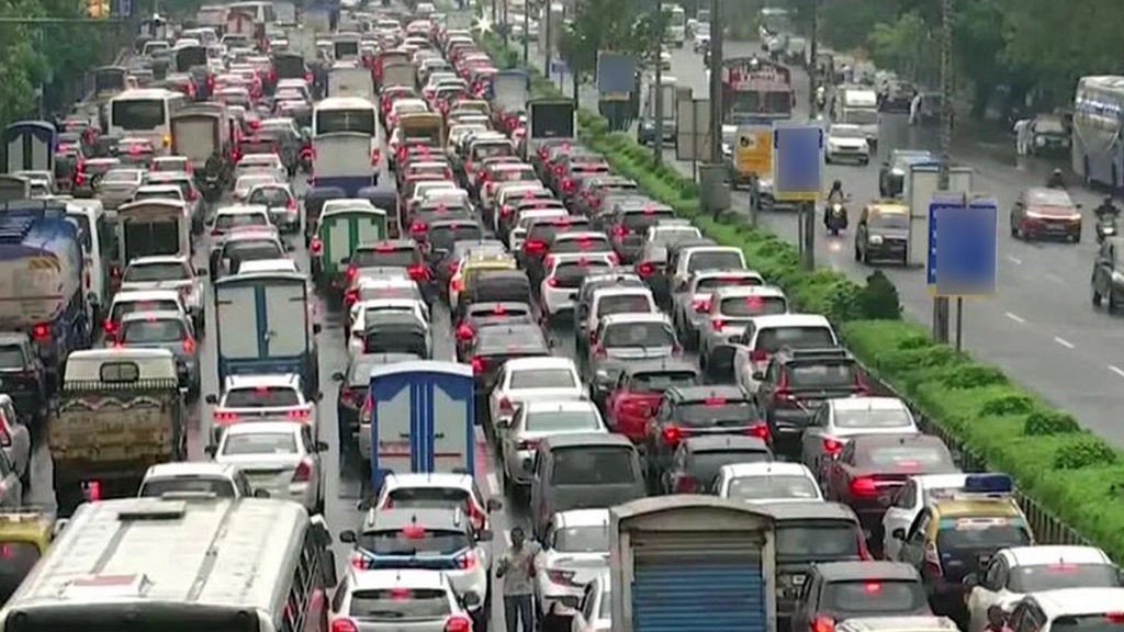  कल्याण–शिलफाटा रोड पर चल रहे मेट्रो लाइन के कारण ट्रैफिक में किया गया बदलाव.