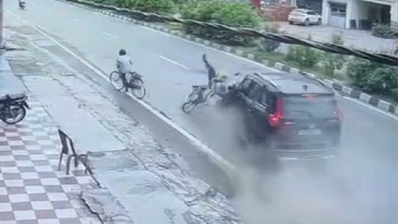 VIDEO: रायबरेली में स्कॉर्पियो ने 3 साइकिल सवार मजदूरों को रौंदा, CCTV फुटेज देख कांप जाएगी रूह