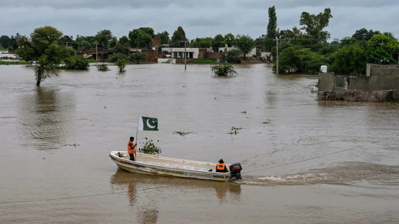 Pakistan Heavy Rain: पाकिस्तान में मूसलाधार बारिश से 883 लोगों की मौत, इस्लामाबाद में 'बाढ़' की चेतावनी