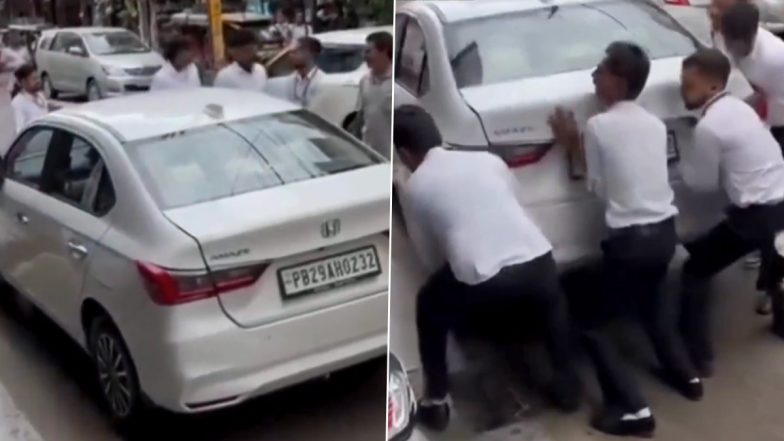 VIDEO: स्टूडेंट बन गए बाहुबली! सड़क पर खड़ी गाड़ी के कारण ट्रैफिक होने लगा जाम, युवकों ने कार को उठाकर किया किनारे, मोगा का वीडियो आया सामने