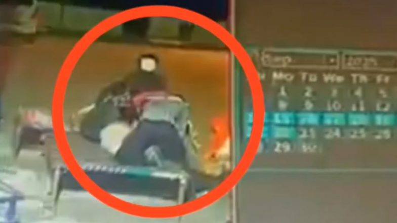 Rajasthan: राजस्थान में अपराधी बेखौफ! बारां में बदमाशों ने कर्मचारी को बंधक बनाकर लूट लिए 75 हजार रूपए, डकैती का VIDEO आया सामने
