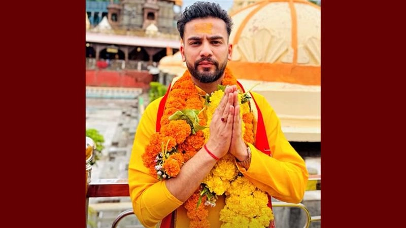एल्विश यादव ने उज्जैन महाकाल मंदिर के किए दर्शन, भक्ति के रंग में रंगे आए नजर