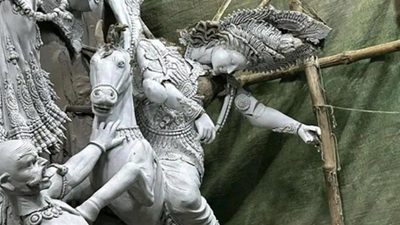 बांग्लादेश में दुर्गा पूजा से पहले मंदिर में तोड़-फोड़, सात मूर्तियों को निशाना बनाया गया