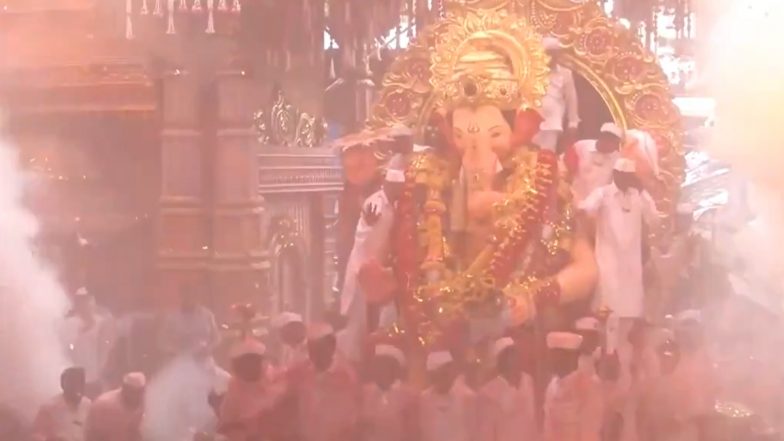 Lalbaugcha Raja Visarjan: लालबाग के राजा का निकाला गया विसर्जन जुलुस, हजारों की तादाद में पहुंचे भक्त, मुंबई का VIDEO आया सामने