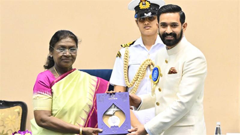 विक्रांत मैसी को '12वीं फेल' के लिए मिला सर्वश्रेष्ठ अभिनेता का पुरस्कार, बताया जीवन का गौरवपूर्ण क्षण