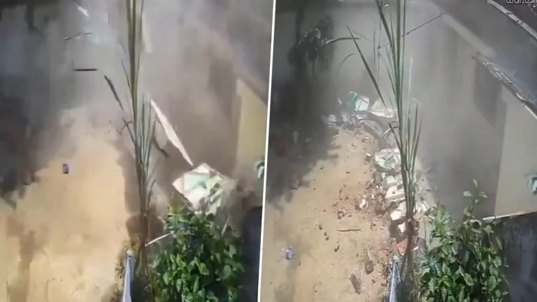 Medak Cylinder Blast: घर में रखा सिलेंडर हुआ ब्लास्ट, बाल बाल बची लोगों की जान, मेडक जिले का वीडियो आया सामने; VIDEO