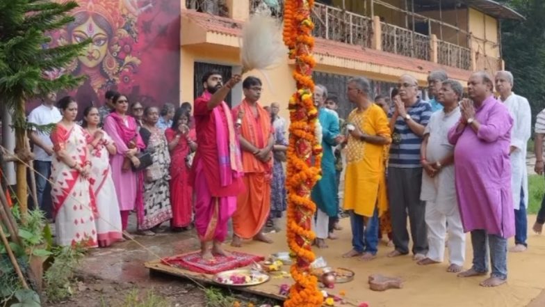 Khuti Puja 2025: खूंटी पूजा के साथ 90 साल पुरानी परंपरा के साथ बंगाल क्लब ने शुरू की दुर्गा पूजा की तैयारियां