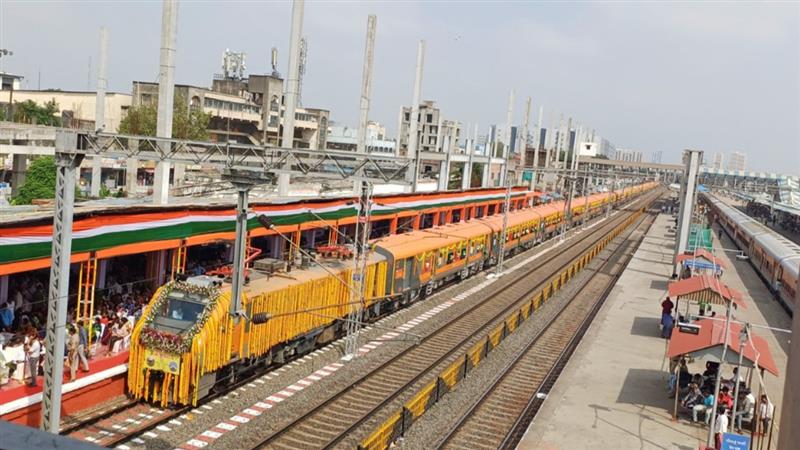 Amrit Bharat Express: सूरत और बरहामपुर के बीच अमृत भारत एक्सप्रेस चलने से यात्री खुश, जताया PM मोदी का आभार