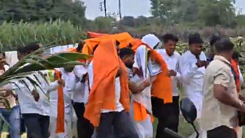 Manoj Jarange: मनोज जरांगे की मीटिंग में लोगों पर मधुमक्खियों ने किया हमला, जालना जिले का VIDEO आया सामने