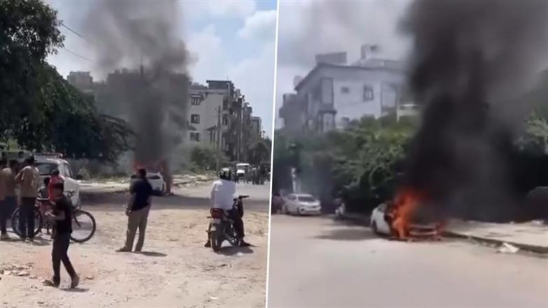 Delhi Shocker: सड़क पर खड़ी कार में अचानक लगी आग, देखते ही देखते राख में तब्दील हो गई गाड़ी; लोगों में दहशत का महौल (Watch Video)
