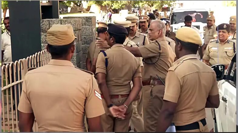 तमिलनाडु में DMK नेता की दादागिरी! गड़बड़ी बताने पर शख्स को गाड़ी से कुचलकर मार डाला, गिरफ्तार
