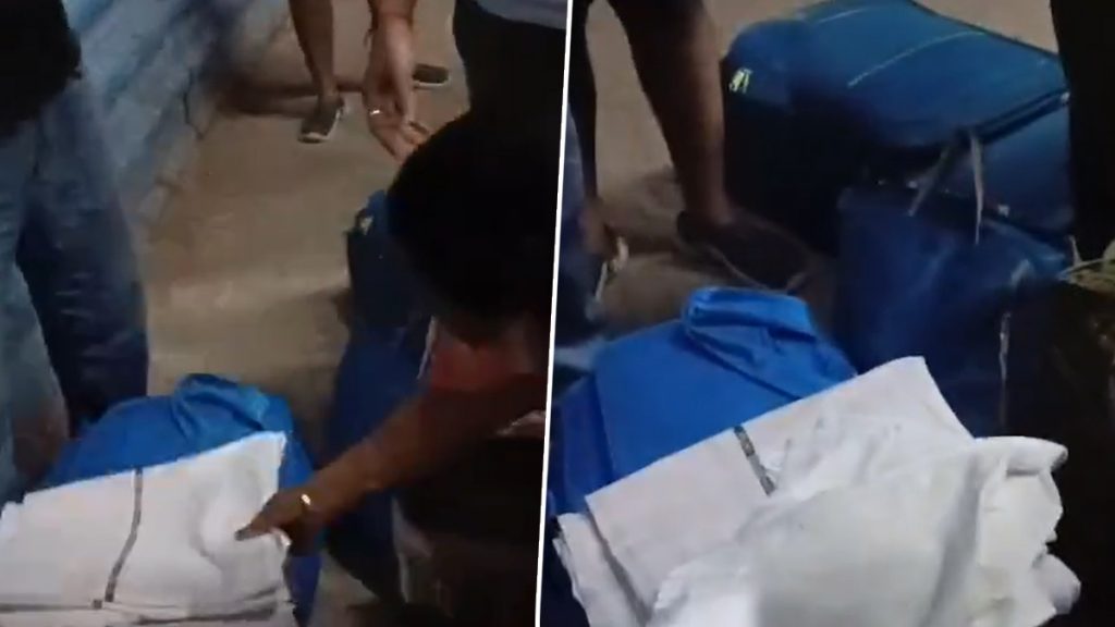 पुरुषोत्तम एक्सप्रेस में एक परिवार पर बेडशीट चुराने का आरोप. वीडियो आया सामने.