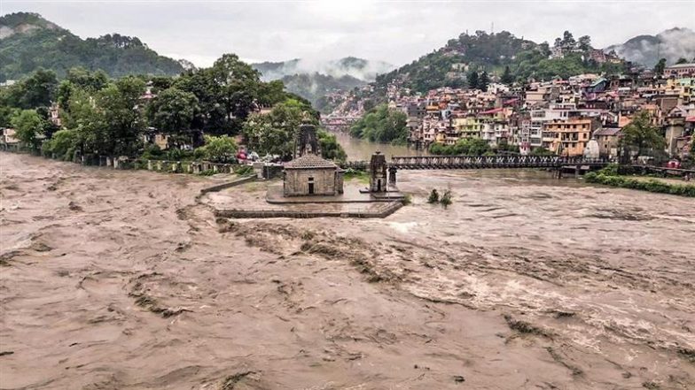 Uttarakhand Heavy Rain: उत्तराखंड के पहाड़ी इलाकों में लगातार भारी बारिश से उफान पर टोंस नदी, अलर्ट मोड पर प्रशासन