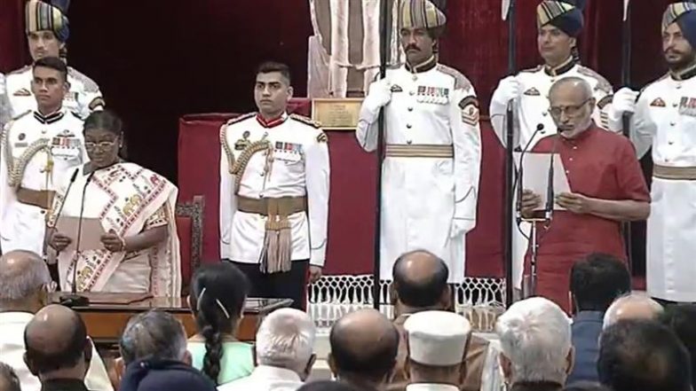 VIDEO: सीपी राधाकृष्णन ने ली उपराष्ट्रपति पद की शपथ, कार्यक्रम में PM मोदी समेत कई मंत्री रहे मौजूद