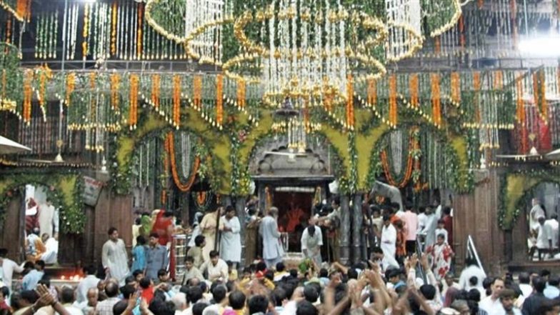 Vrindavan: वृन्दावन बांके बिहारी मंदिर में श्रद्धालुओं और सुरक्षा गार्ड्स के बीच झड़प के बाद टेम्पल में VIP व्यवस्था खत्म