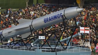 पाकिस्तान से झड़प के बाद हथियार बाजार में भारत को खरीदारों की तलाश