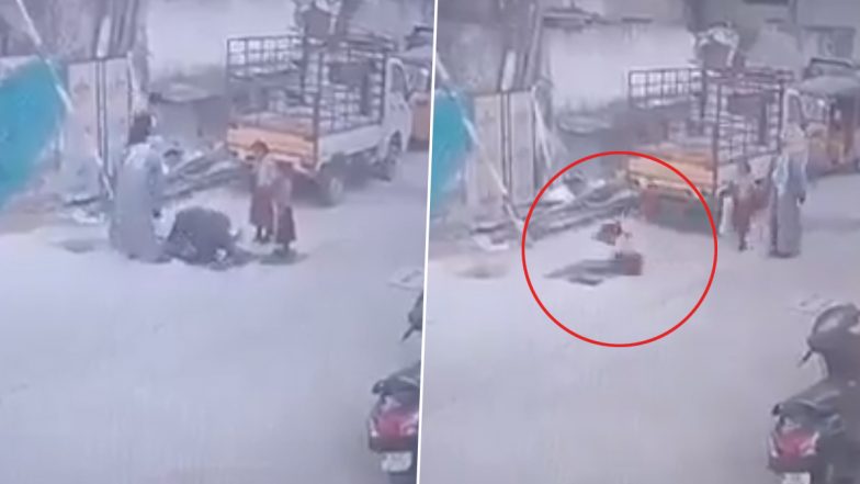 Hyderabad Manhole Accident: स्कूल जाते समय सड़क के मैनहोल में गिरी बच्ची, लोगों ने निकाला बाहर, हैदराबाद का VIDEO आया सामने