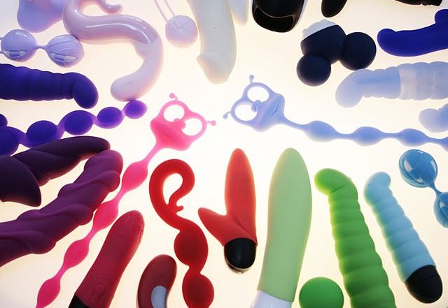 Types of Sex Toys: हर इच्छा के लिए यहां पढ़ें सेक्स टॉयज़ और वाइब्रेटर के बारे में