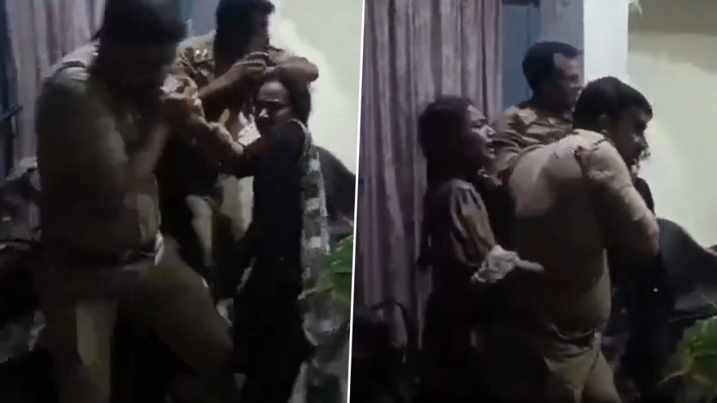 हापुड़ में महिलाओं ने किया पुलिस पर हमला. वीडियो आया सामने.
