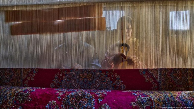 भारत पर लगे ट्रंप के टैरिफ की चपेट में कश्मीरी कारीगर