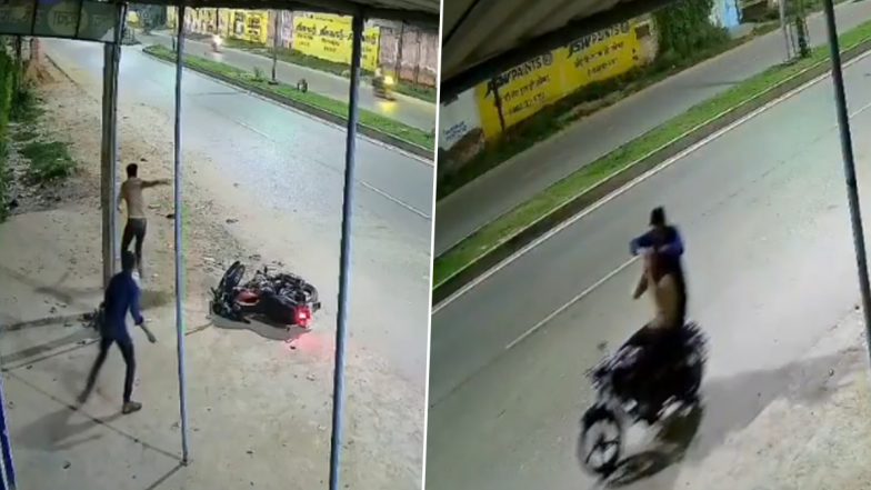 VIDEO: बाइक पर पीछे बैठे दोस्त ने किया चाकू से हमला, गाड़ी से गिरने के बाद युवक ने की बचने की कोशिश, उत्तर प्रदेश के मऊ का वीडियो आया सामने