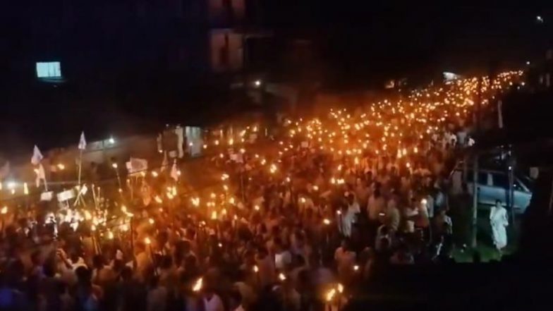 असम में मशालों के साथ सड़कों पर क्यों उतरे छात्र? जानें क्या है प्रदर्शनकारियों की मांग