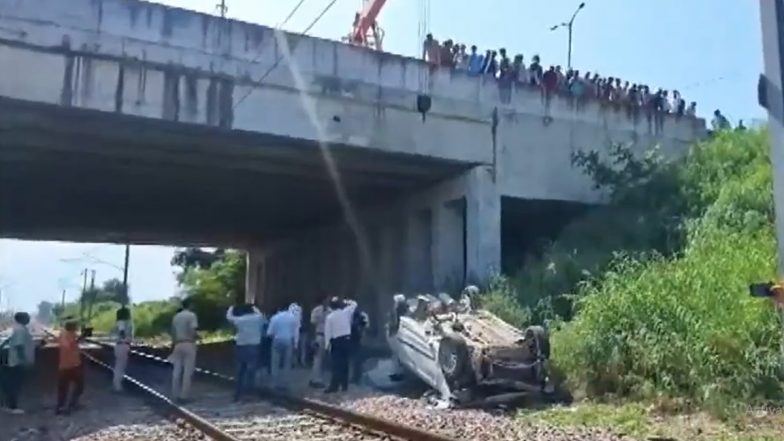 Delhi Accident: दिल्ली में बड़ा हादसा, मुकरबा चौक के पास फ्लाईओवर से रेलवे लाइन पर गिरीं बाइक-कार, कई जख्मी; देखें VIDEO