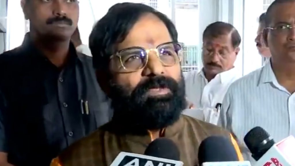 VHP के 'गरबा में सिर्फ हिंदुओं की एंट्री' वाले बयान पर अठावले के बाद मंत्री गोगावले का विरोध