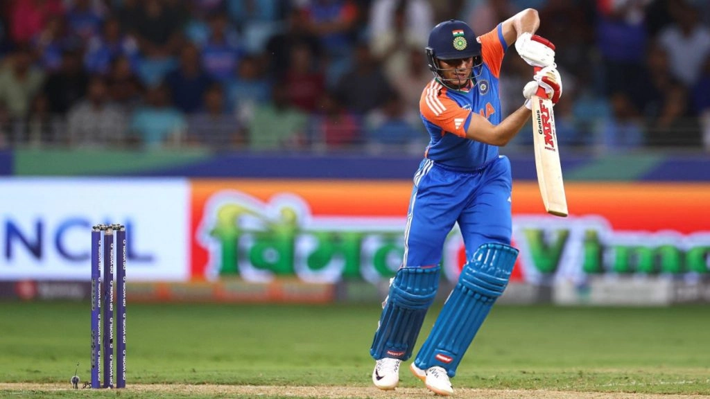 टीम इंडिया और ऑस्ट्रेलिया के बीच वनडे मुकाबले हमेशा रोमांचक हुए हैं, इन मुकाबलों में बल्लेबाजों ने कई बार धूम मचाई है, वही गेंदबाजों ने भी अपनी धारदार गेंदबाजी से मैच का रुख पलटा है