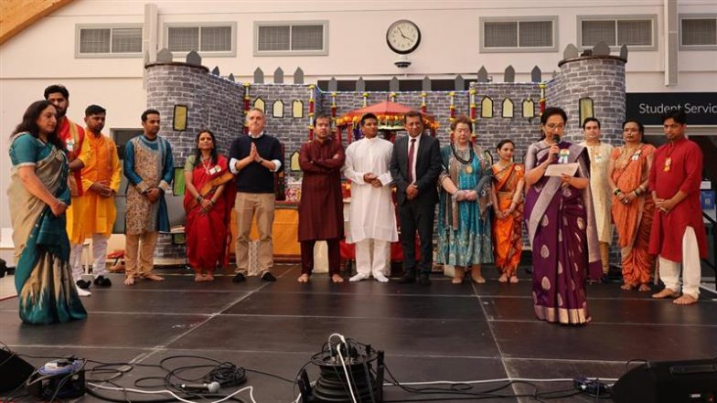 Ganeshotsav in Scotland: स्कॉटलैंड में भारतीयों ने धूमधाम से मनाया गणेशोत्सव, पारंपरिक परिधान में सड़कों पर झूमते दखे भक्त (Watch Video)