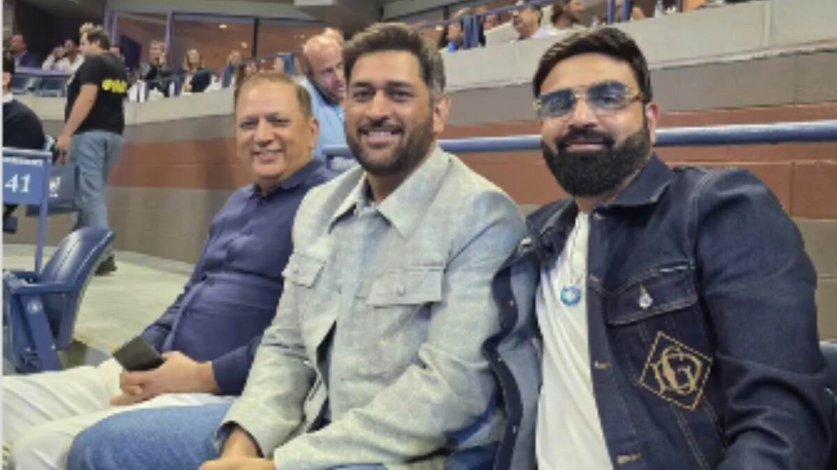 MS Dhoni Attends Novak Djokovic vs Taylor Fritz US Open 2025: जोकोविच बनाम टेलर फ्रिट्ज यूएस ओपन सेमीफाइनल मैच देखने पहुंचे एमएस धोनी, वीडियो हुआ वायरल