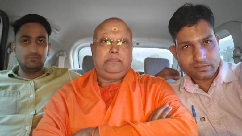 कौन है चैतन्यानंद सरस्वती उर्फ पार्थ सारथी? 17 महिलाओं से उत्पीड़न के आरोप में गिरफ्तार 'हाई-प्रोफाइल' बाबा