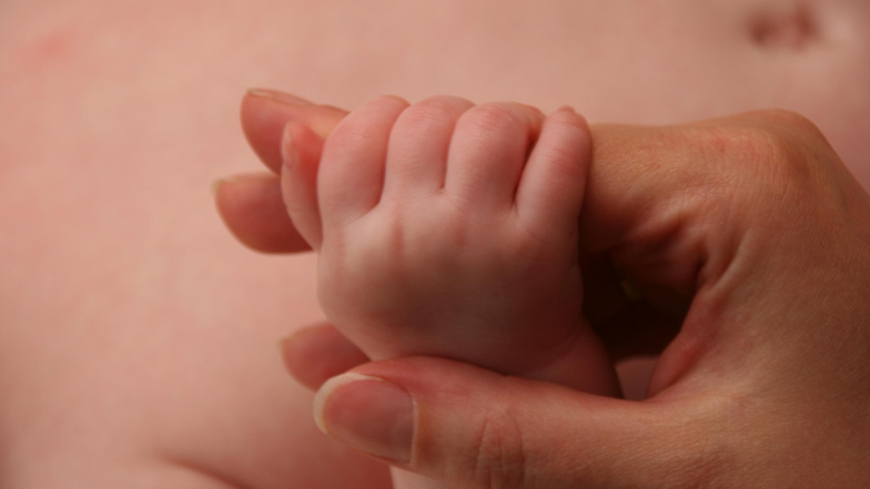 25 साल में बूढ़ा हो जाएगा देश, ज्यादा बच्चे पैदा करने की अपील; ग्रीस सरकार ने जनसंख्या बढ़ाने के लिए किया इनाम का ऐलान